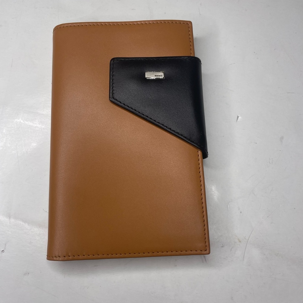 DKNY wallet Tan And Black Credit Cards Coin￼ Cash